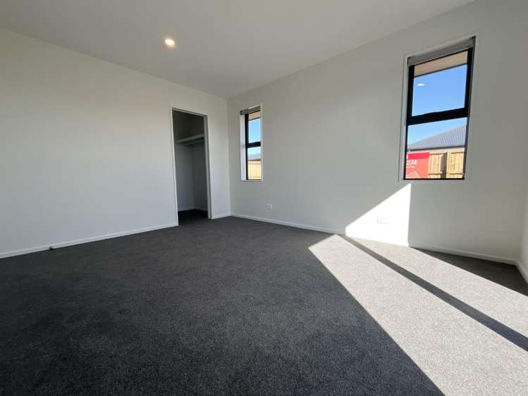 76 Accadia Drive 11103_11