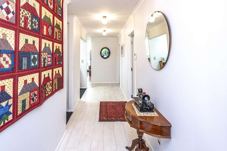 8 Lithgow Drive Otamatea_17