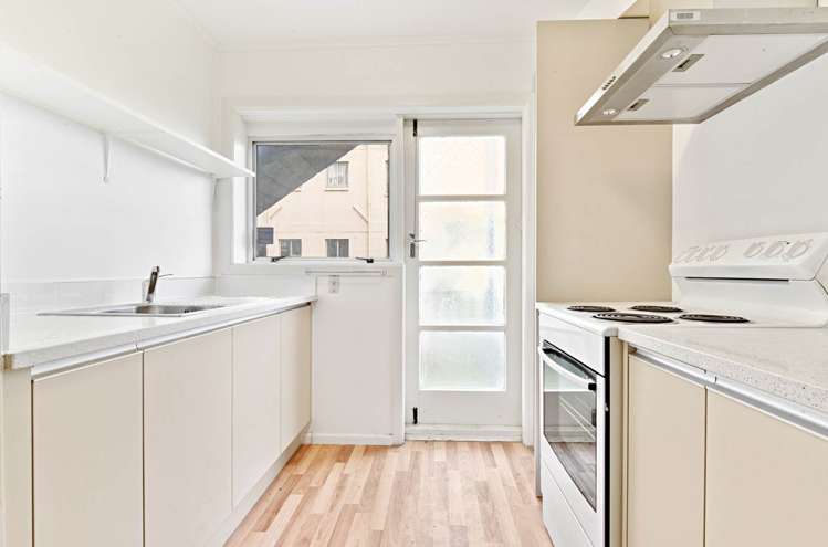 2/17A Esplanade Road Mt Eden_5