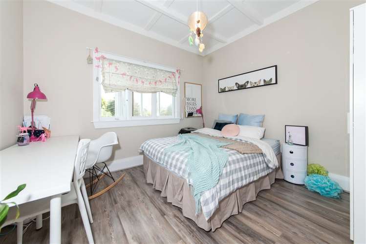 7 Craigbank Avenue New Lynn_11