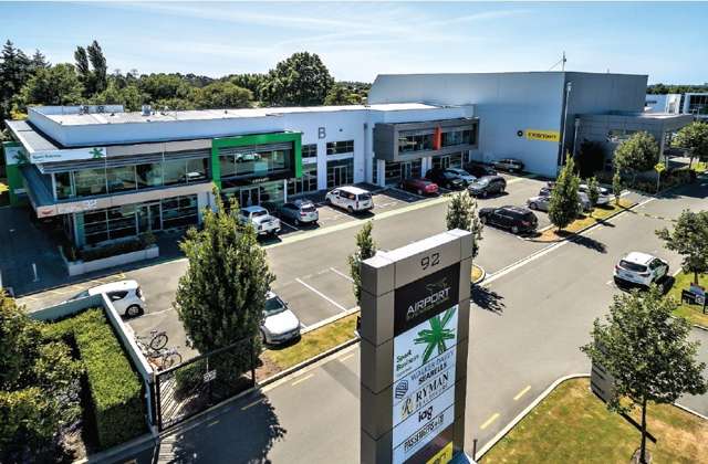 230m2* of Modern Office Minutes from the Airport