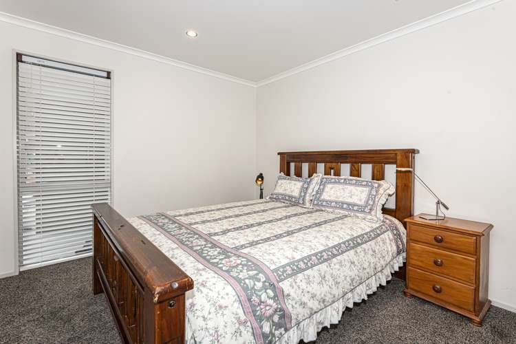 22 Conifer Grove Kamo_12