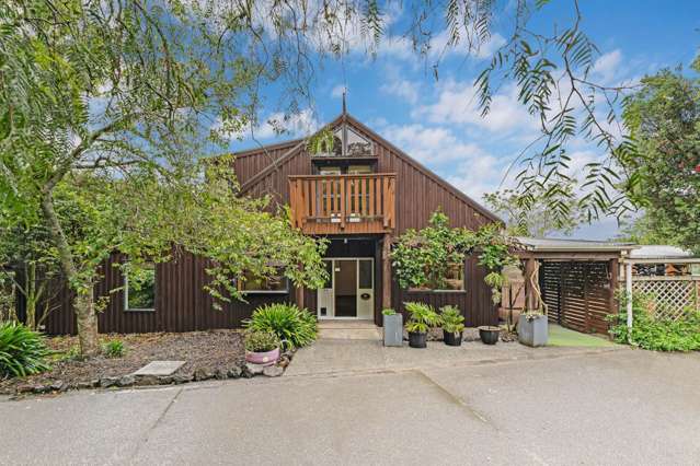 A Distinguished Country Estate - 10 Acres