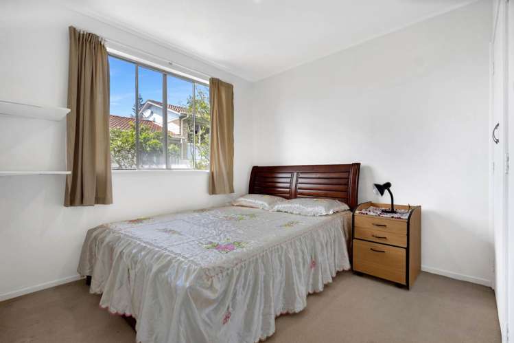 2/14 Downing Street Glenfield_6