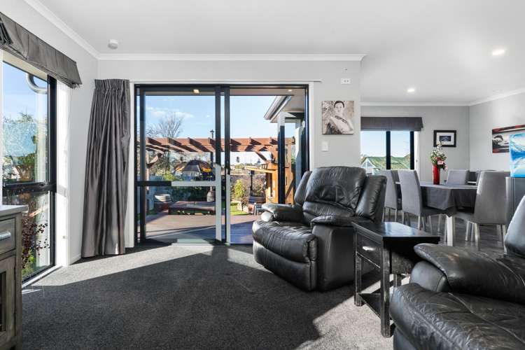 14 Farnborough Street Aranui_11