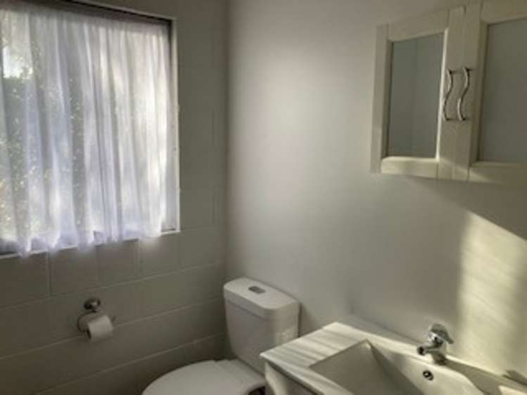 5/5a Kitchener Street 1055_6