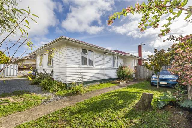 57 Leicester Street Cannons Creek_1