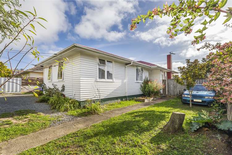 57 Leicester Street Cannons Creek_1