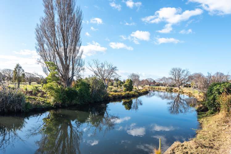 664 Avonside Drive Avonside_17