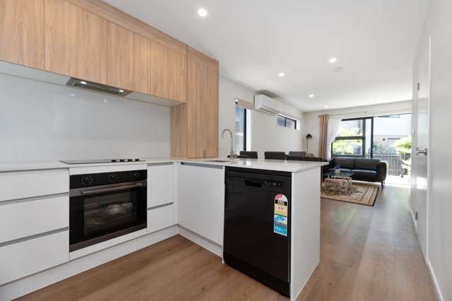 Stylish Low-Maintenance in the Heart of Glen Eden