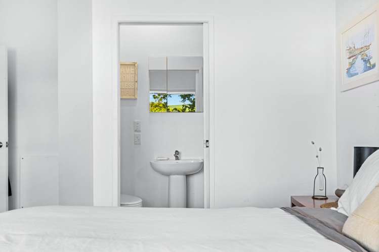 890 Whangaparaoa Road Manly_11