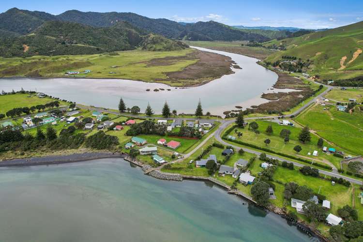 4 Rauparaha Street Marokopa_16