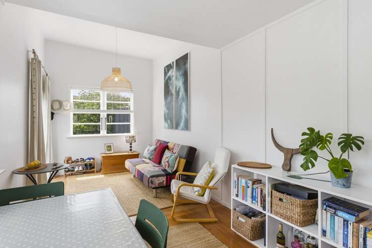 33 Forest Road Raumati South_11