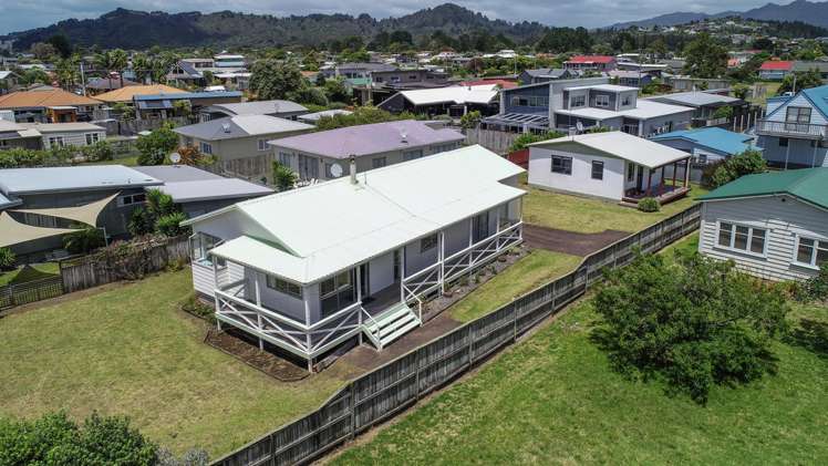221 Ocean Road Whangamata_1