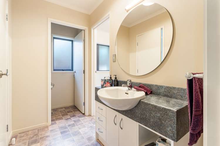 1 Frenz Drive Titirangi_12