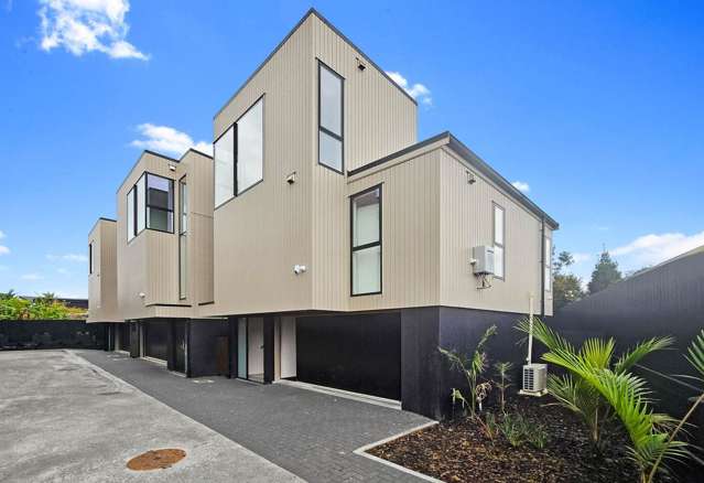 Luxury Modern Family House - Brand New in Belment