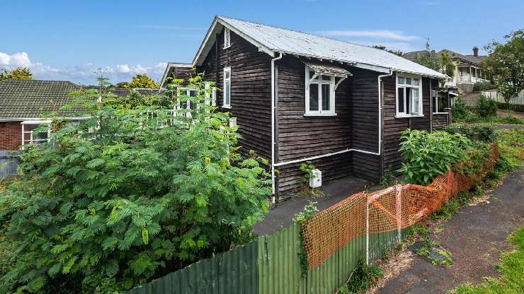 A mansion on Strathfield Lane, in Whitford, Auckland, netted a gross profit of <img1.3m after selling for $20m in February. Photo / Supplied