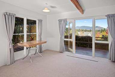 8 Chalet Crescent_2