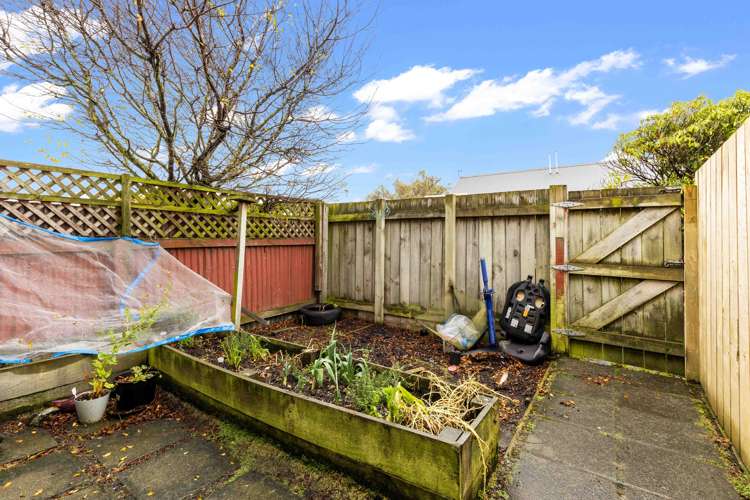 2/214 Crinan Street Appleby_14