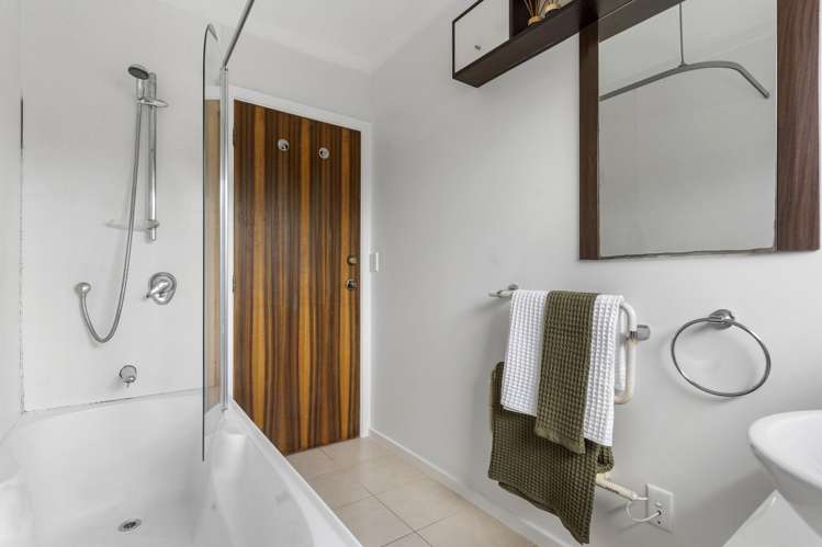 11a Divich Avenue Te Atatu South_13