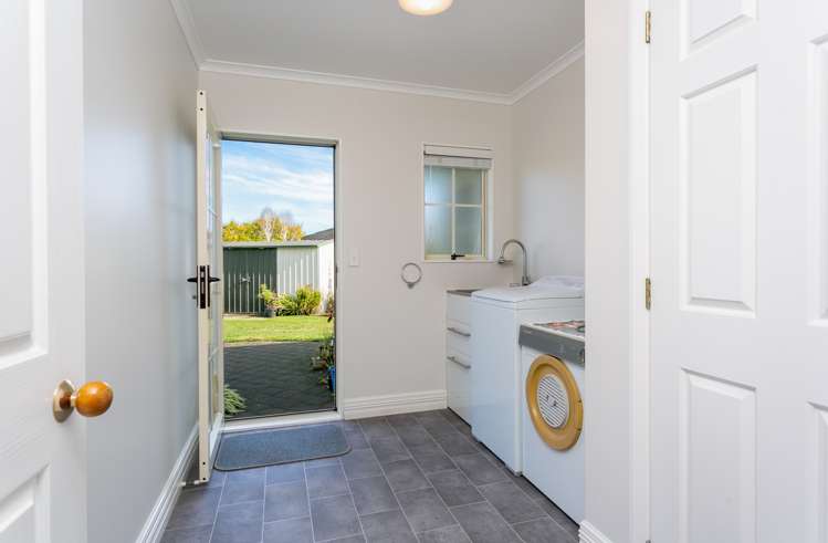 45 The Oaks Drive Leamington_16