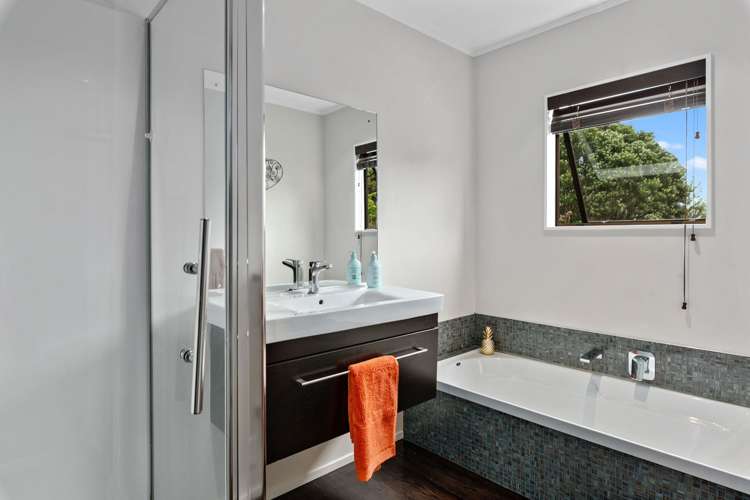 17 Chatham Avenue Paremoremo_25