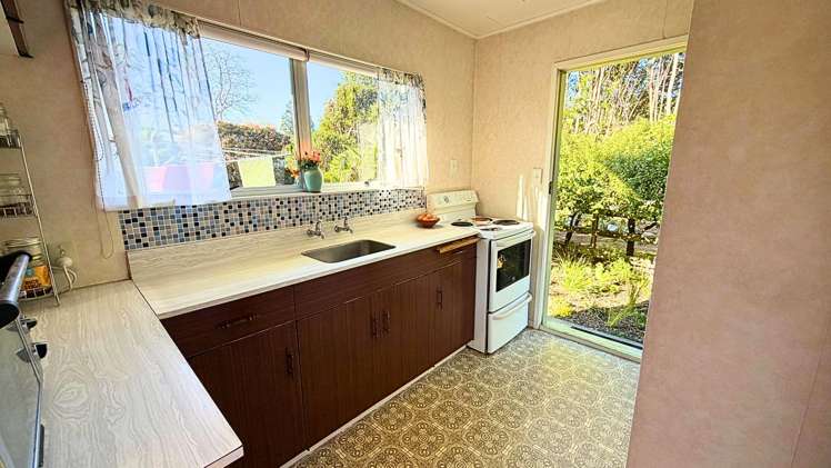 3/10 Feary Crescent Takaka_9