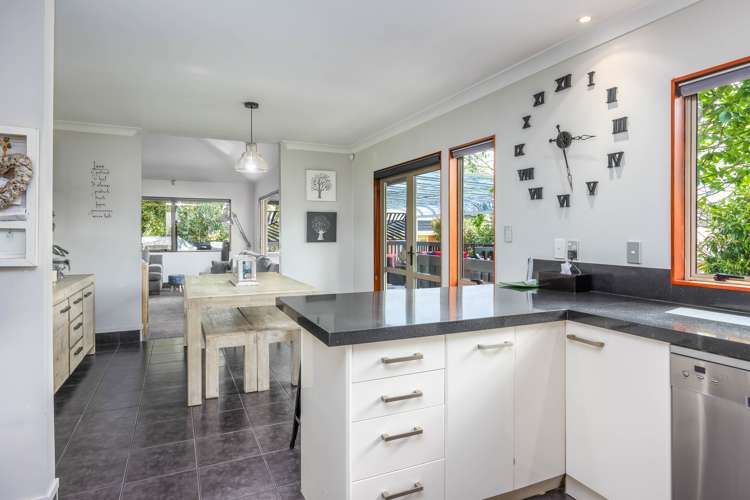 15 Margaret Henry Crescent Oteha_7