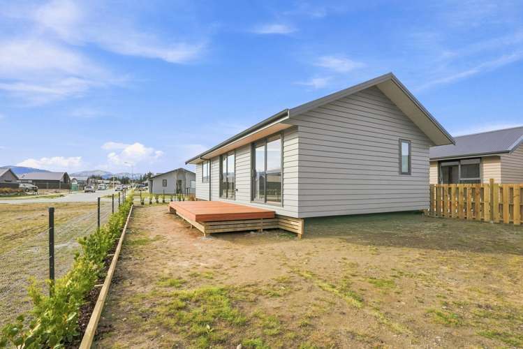 71 Burdon Loop Lake Hawea_11