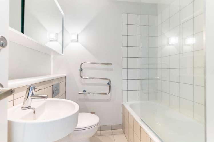 37B/16 Gore Street City Centre_10