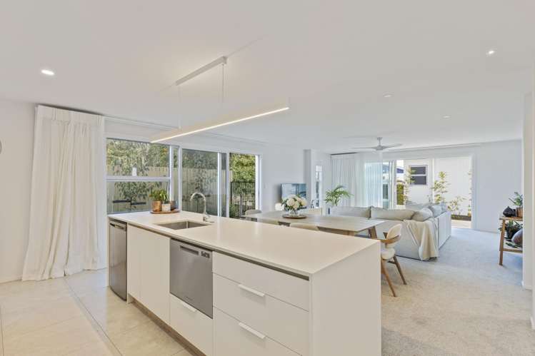 199A Gill Street Strandon_16