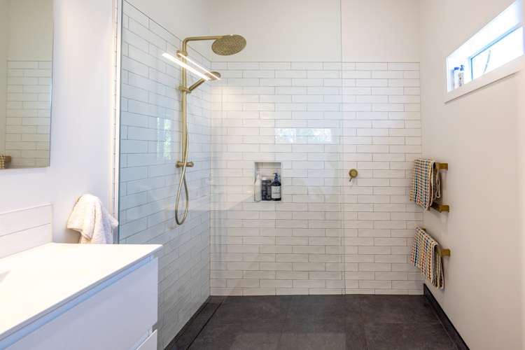 52 Calais Terrace Ostend_18