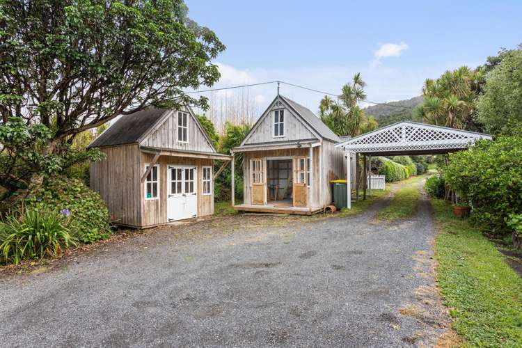 1125 Huia Road Huia_13