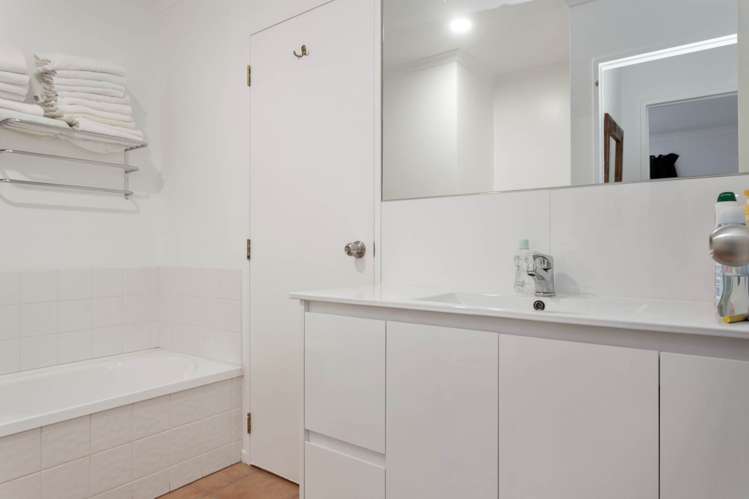 16/1 Ambrico Place New Lynn_7