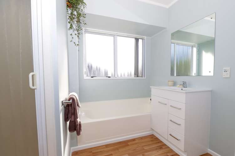 4 Emmerdale Mews Highbury_12
