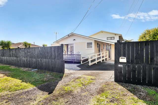 Classic Kiwi Charm, Steps to the Beach
