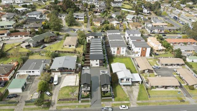 1/9 Chevis Place and 9 Marriot Pakuranga_3