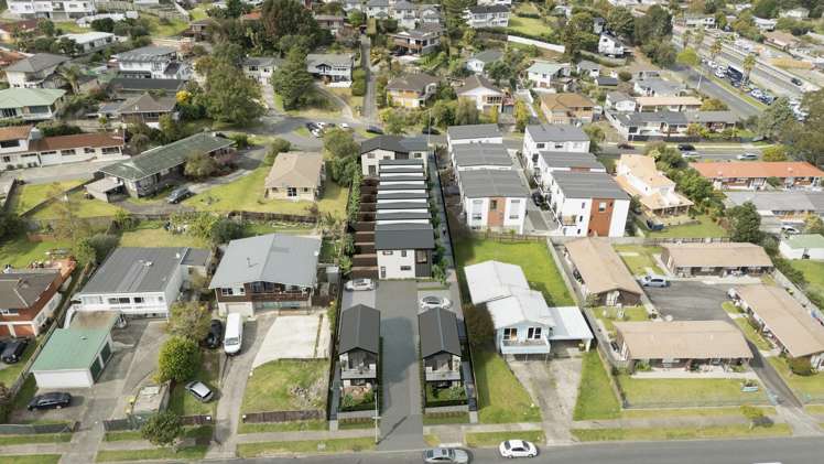 1/9 Chevis Place and 9 Marriot Pakuranga_3