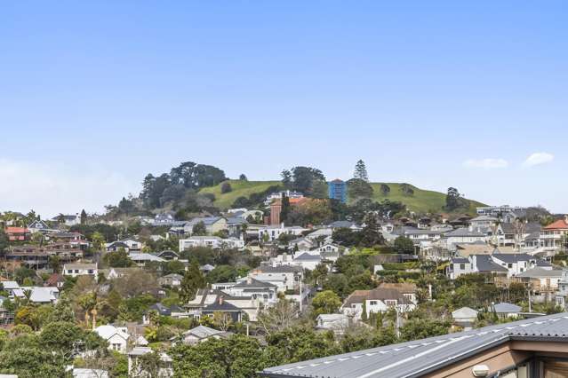 2F/5 Furneaux Way Remuera_1