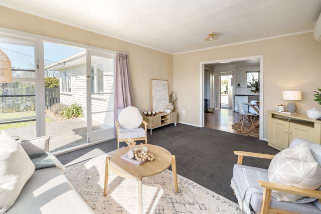 44 Woodward Street East Featherston_4