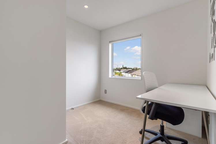 73 Bordeaux Parade Te Atatu South_10