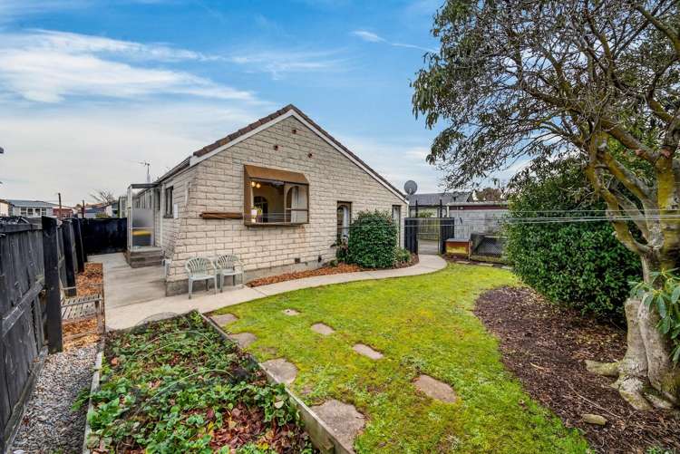 2/44 Chipping Lane Redwood_17
