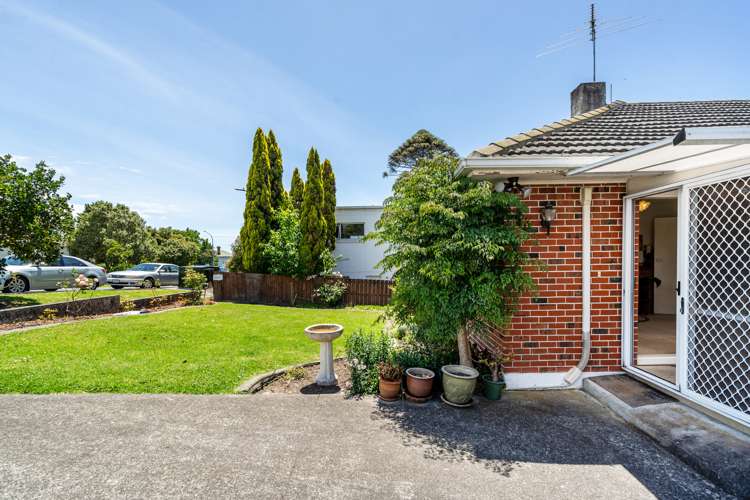 1/2 Willcott Street Mount Albert_15