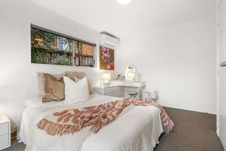 2/3 Camrose Place Glenfield_11