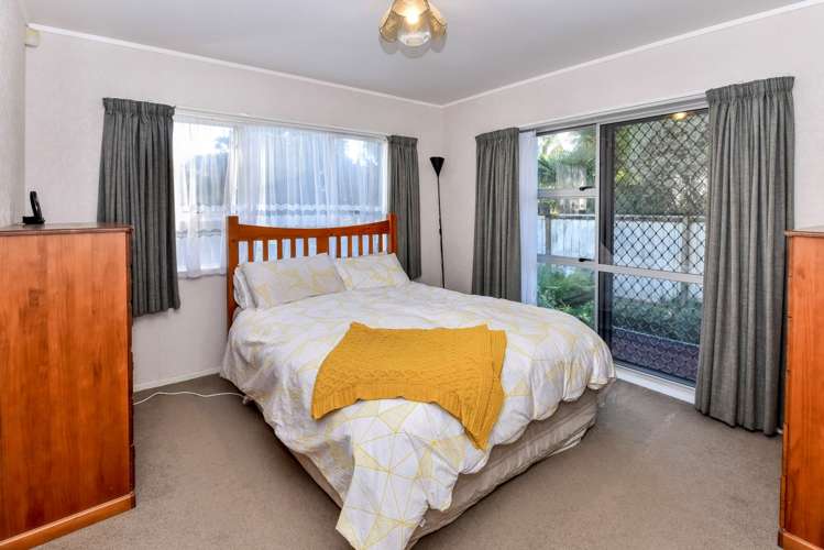 6 Moor Park Wattle Downs_9