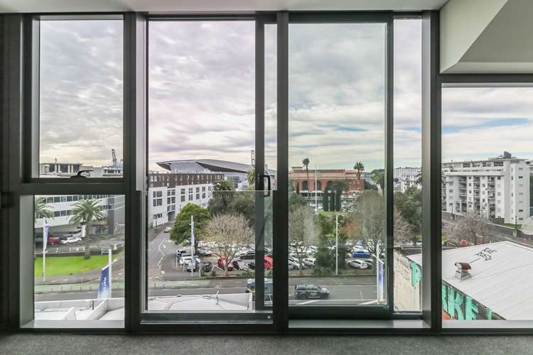 GD/100 Anzac Avenue_1