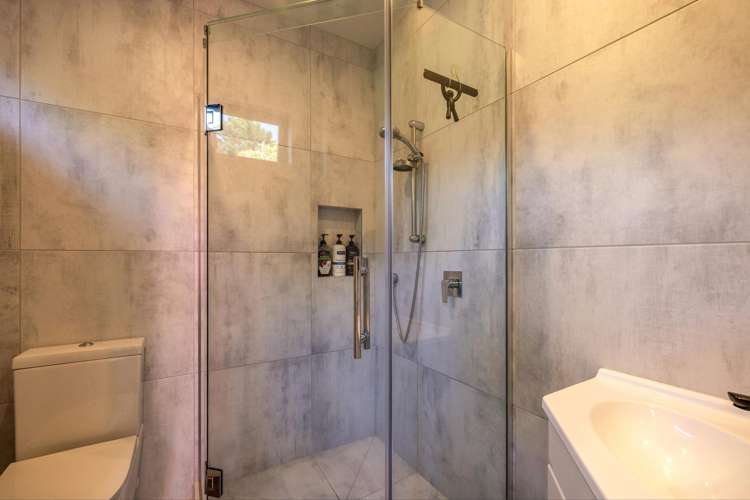 109 Queens Drive Oneroa_16