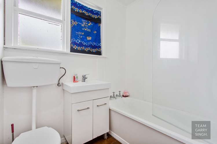 16 Clarkson Crescent Otara_8