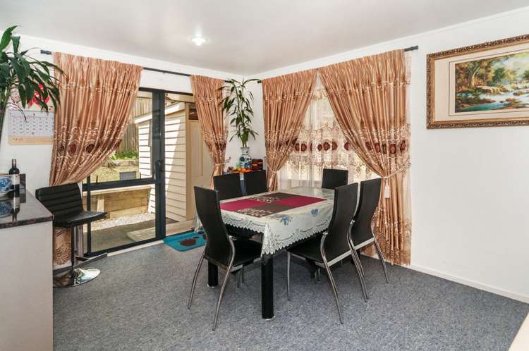 18 Walter Little Way Flat Bush_13