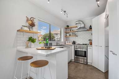 2/10 Lonsdale Street_4